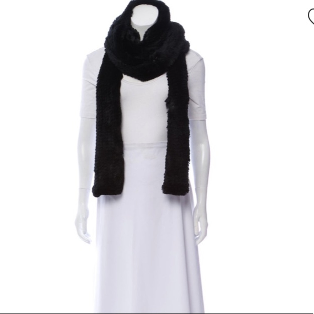 Andrea landou fur stole